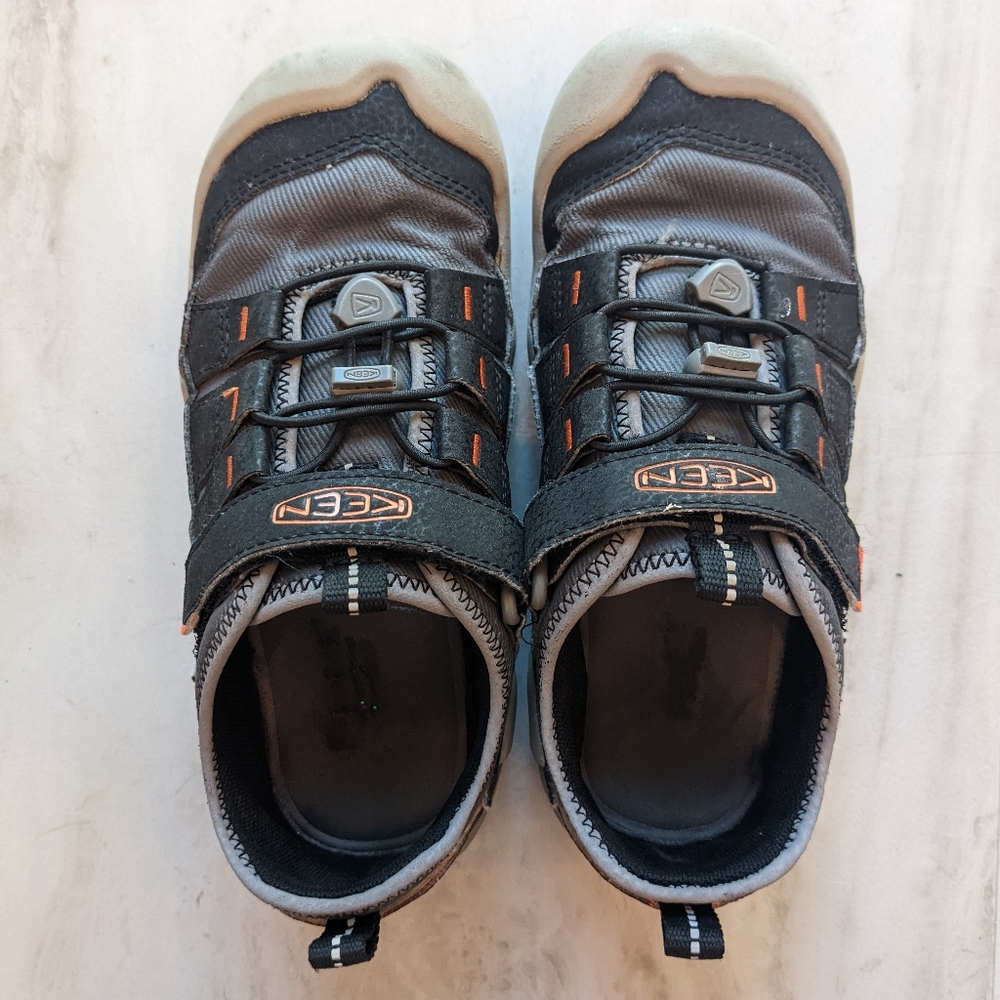 Boys keen shoes